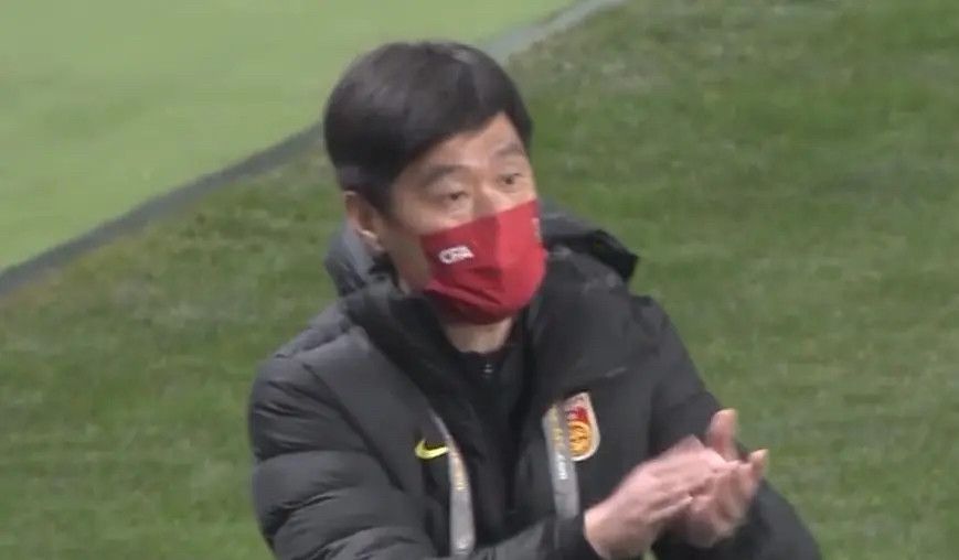 整个报喜不报忧的通话过程中，深深打动着每一位在外打拼的年轻人